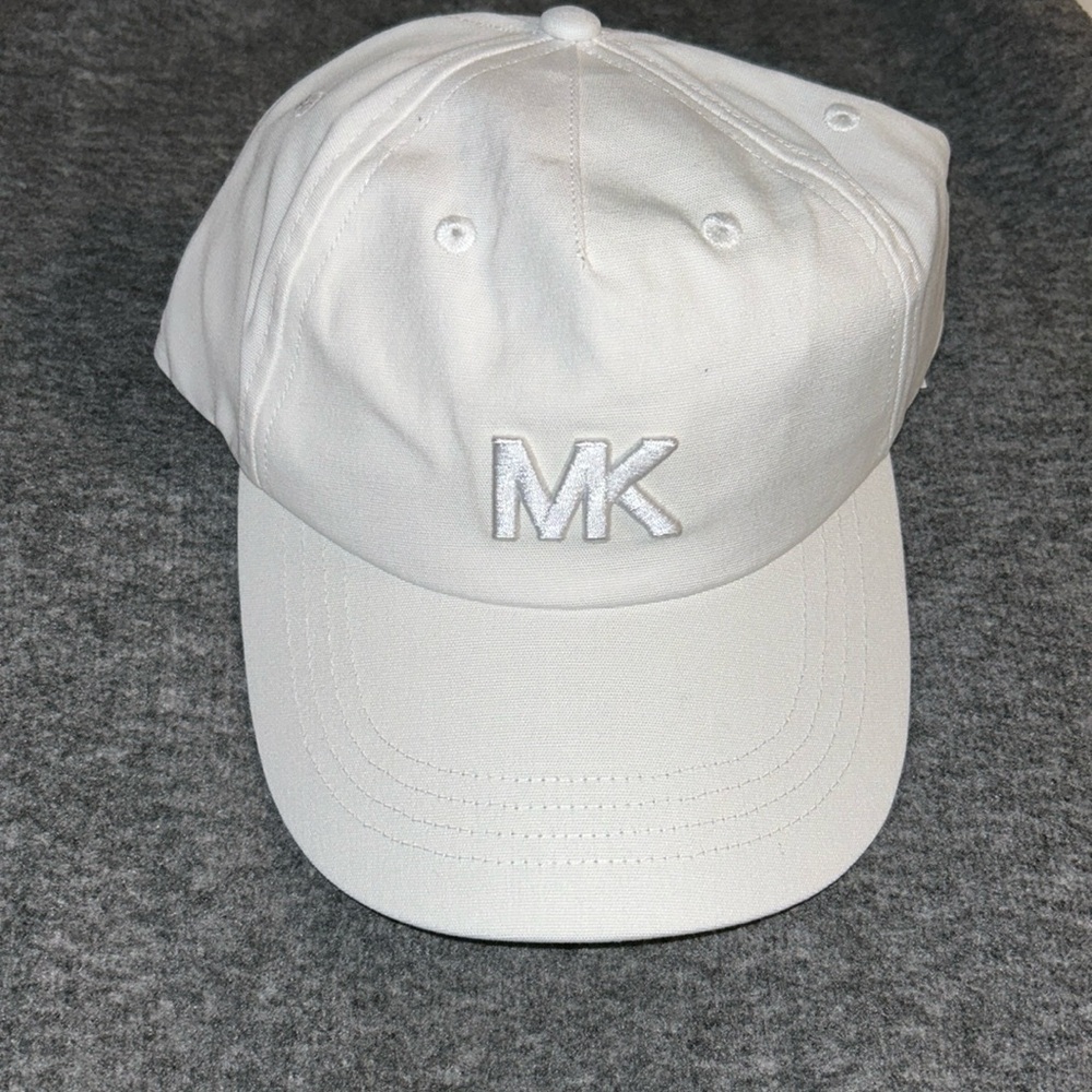 Micheal kors hat.